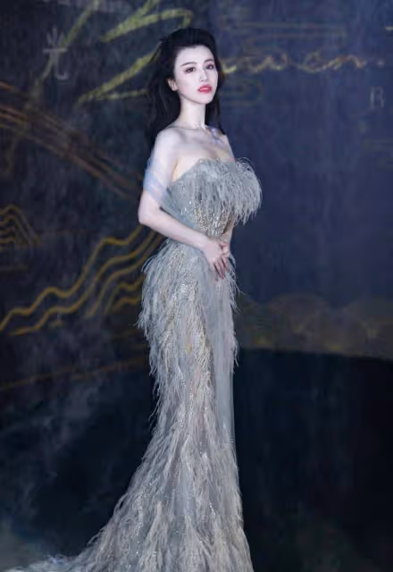 葛天真不愧是劉翔的前妻!「飽滿身材」穿一字肩薄紗裙,氣質驚艷