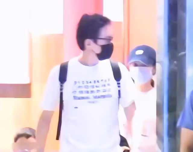 張碧晨曝馮紹峰帶兒子遊玩,趙麗穎推掉了很多活動,原因笑翻全場