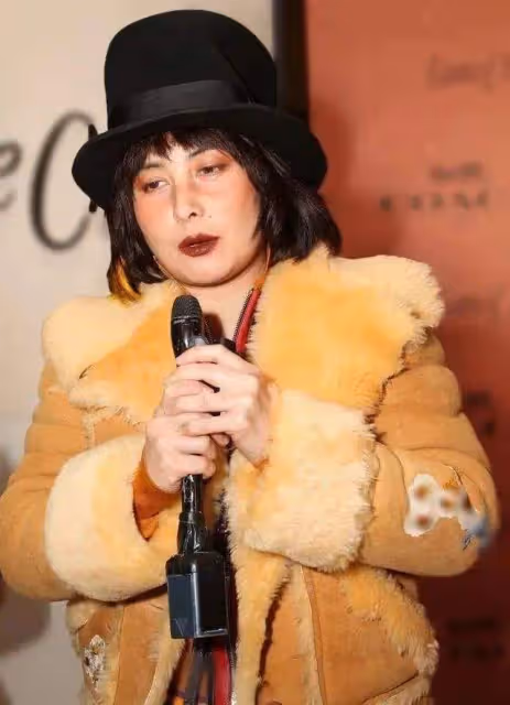 賭王家族參加活動罕見大合影,奚夢瑤氣質亮眼,唯獨少了大房成員
