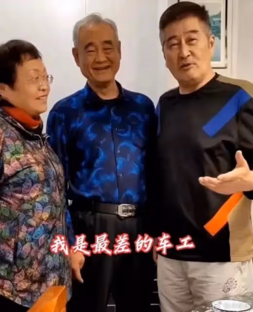 68歲港星定居浙江農村!與40年前工友意外重聚,曾是工廠的車工