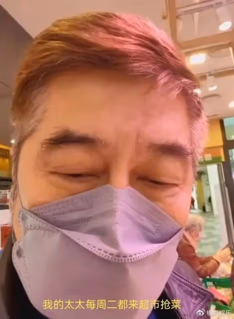 68歲港星定居浙江農村!與40年前工友意外重聚,曾是工廠的車工