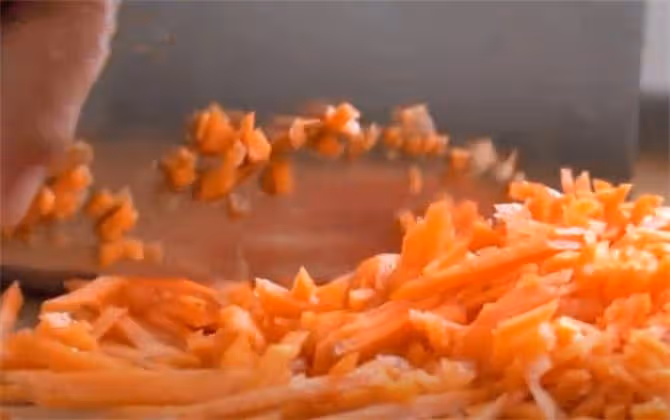 土豆的新吃法,老媽獨家秘方,不炒不燉,10分鐘搞定全家早餐