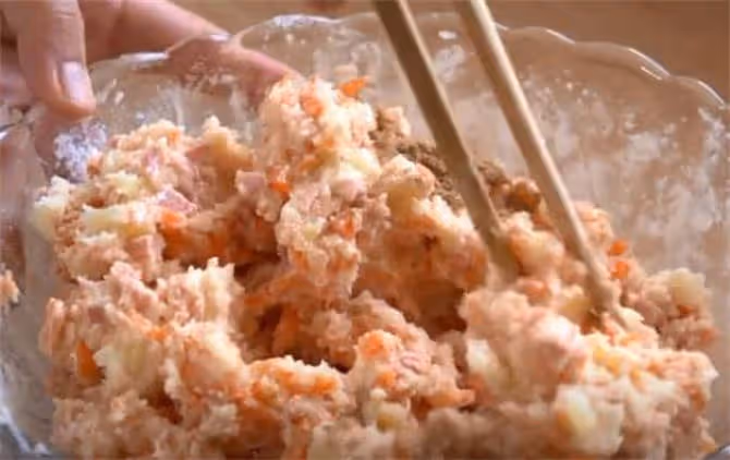 土豆的新吃法,老媽獨家秘方,不炒不燉,10分鐘搞定全家早餐
