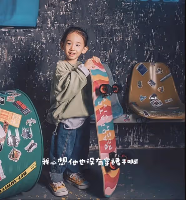 應采兒無懼爭議曬多張小兒子長發照,hoho軟萌帥氣超像哥哥Jasper