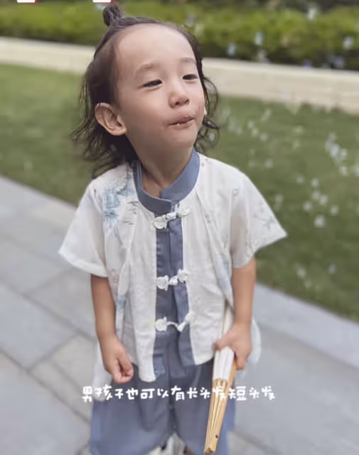 應采兒無懼爭議曬多張小兒子長發照,hoho軟萌帥氣超像哥哥Jasper