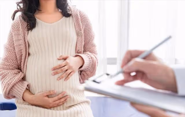 退休金5000,每月補貼女兒4000,如今生病看著卡里的36.7悔不當初
