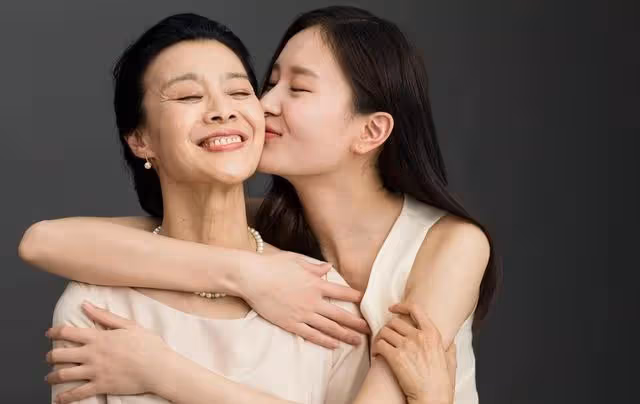 退休金5000,每月補貼女兒4000,如今生病看著卡里的36.7悔不當初