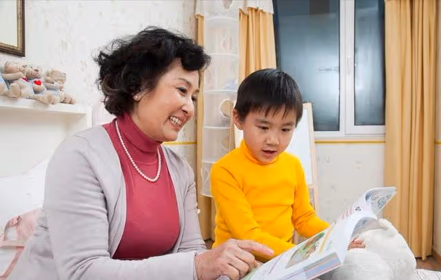 退休金5000,每月補貼女兒4000,如今生病看著卡里的36.7悔不當初