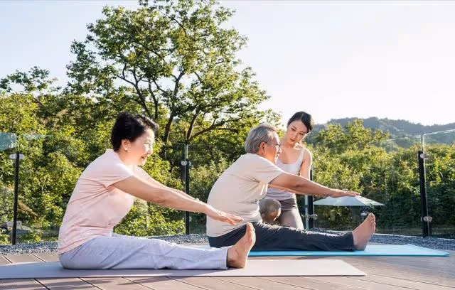 退休金5000,每月補貼女兒4000,如今生病看著卡里的36.7悔不當初
