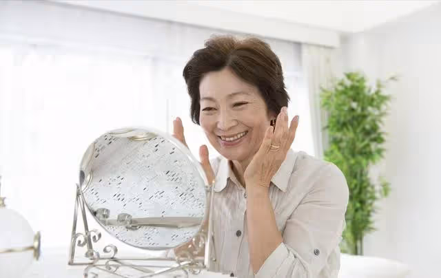 退休金5000,每月補貼女兒4000,如今生病看著卡里的36.7悔不當初