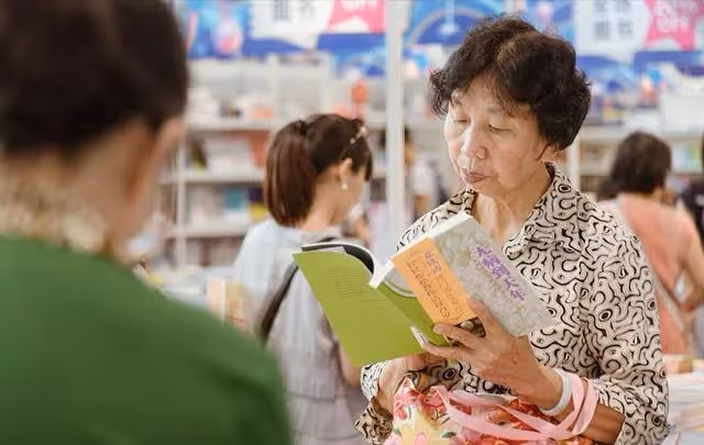 幫忙帶娃5年,兒媳讓我回家給親家騰位置,不到兩月兒媳求我回去