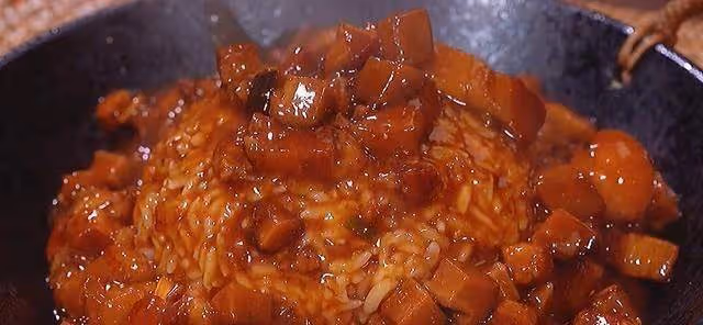 滷肉飯家常做法,不加生抽醬油,湯汁濃稠,三碗米飯不夠吃