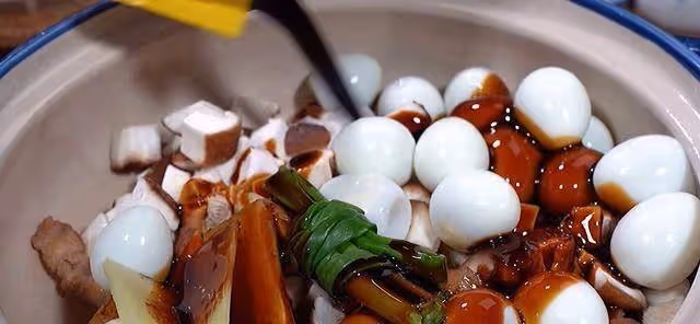 滷肉飯家常做法,不加生抽醬油,湯汁濃稠,三碗米飯不夠吃