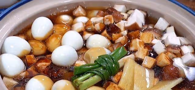 滷肉飯家常做法,不加生抽醬油,湯汁濃稠,三碗米飯不夠吃