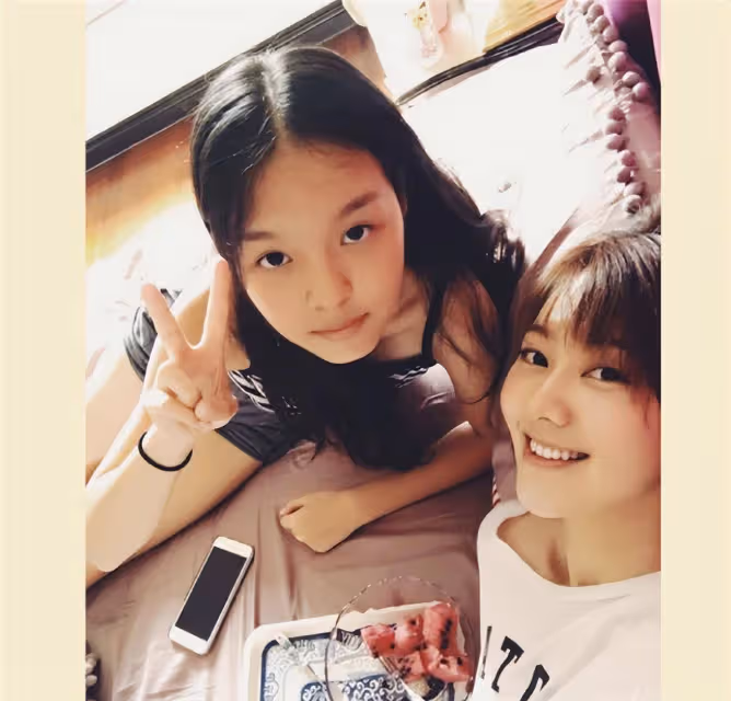 哈文母女與倪虹潔王冠聚餐，時隔5年重聚感慨良多，小法身材吸睛
