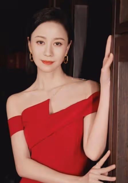 哈文母女與倪虹潔王冠聚餐,時隔5年重聚感慨良多,小法身材吸睛