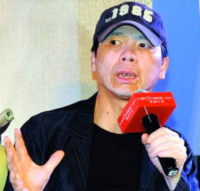 65歲馮小剛白癜風好了!皮膚光滑胖了不少,疑似去美國尋醫問藥