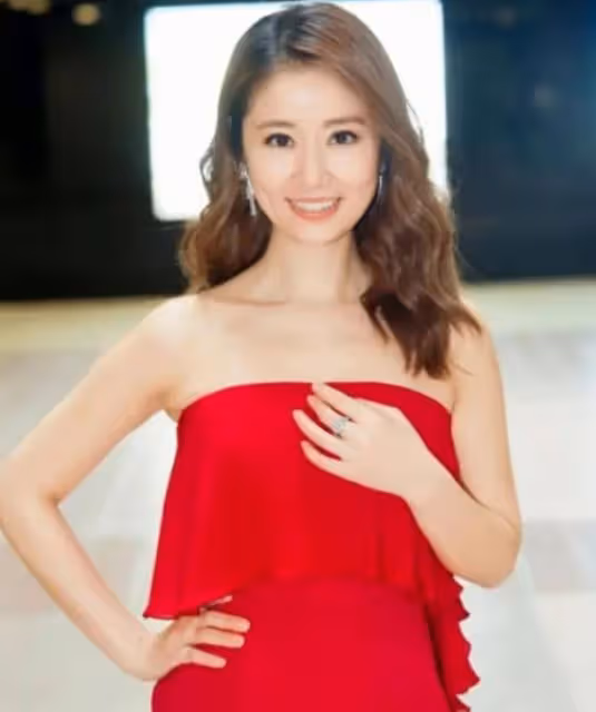 林心如被罵慘了!帶女兒做公益不忘代言撈金,擺拍明顯故意秀珠寶