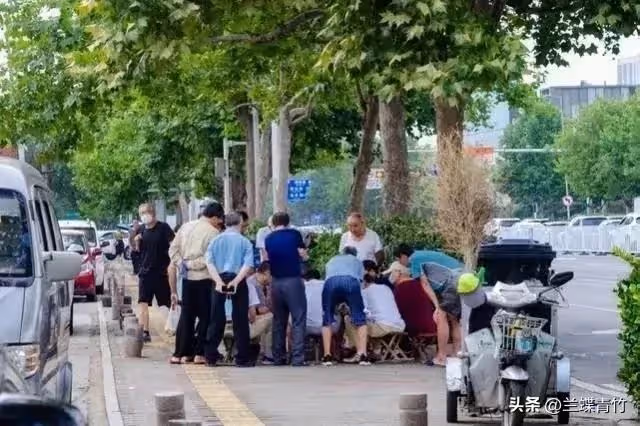 同學買房借我6萬,他拿到錢就把我拉黑,5年後同學登門,我明白了!