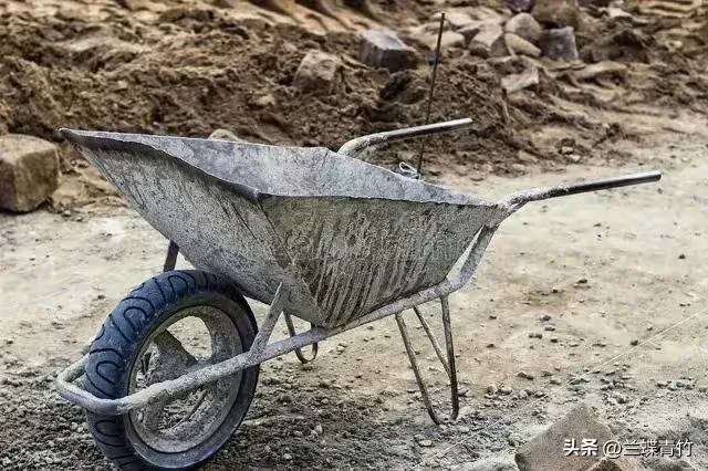 同學買房借我6萬,他拿到錢就把我拉黑,5年後同學登門,我明白了!