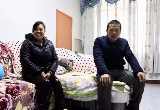 妻子半夜收到男性發的簡訊，丈夫假扮妻子回復：安全，家裡沒人