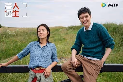 錄影傳噩耗！44歲阿雅得知「好友意外離世」哭倒馬路：人突然就沒了　下秒「忍淚繼續工作」神情令人心疼