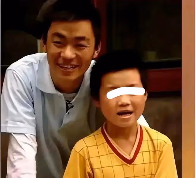 王寶強近況曝光,為新戲增肥30斤,女友馮清與他的子女關係微妙