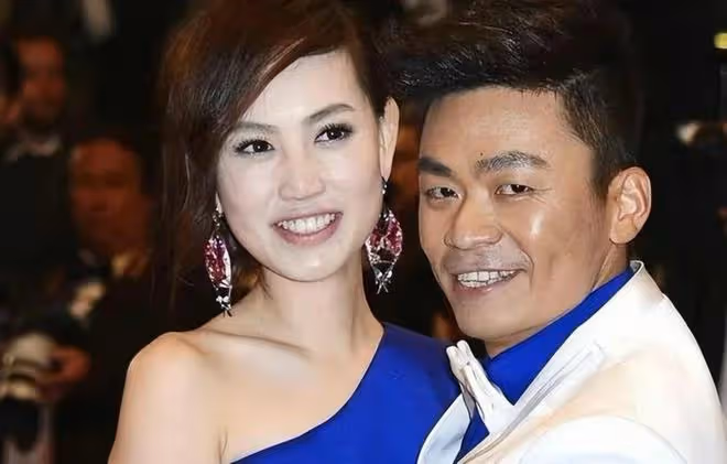王寶強近況曝光,為新戲增肥30斤,女友馮清與他的子女關係微妙