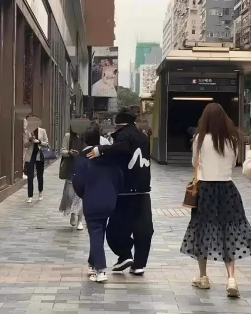 王寶強近況曝光,為新戲增肥30斤,女友馮清與他的子女關係微妙