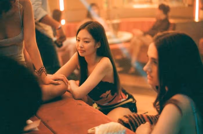 Jennie為演唱會中途離場道歉,卻陷入話題爭議,台詞被批太露骨?