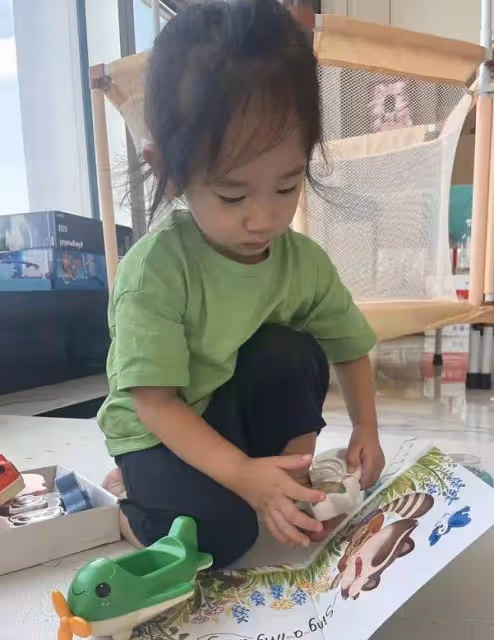 應采兒首度回應將二胎兒子當女孩養,直言以後會繼續讓hoho留長發