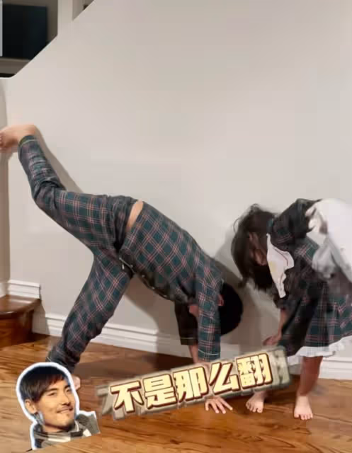 何潔曬老公兒女,刁磊耐心陪娃好有愛,三個寶貝長大了都像媽媽
