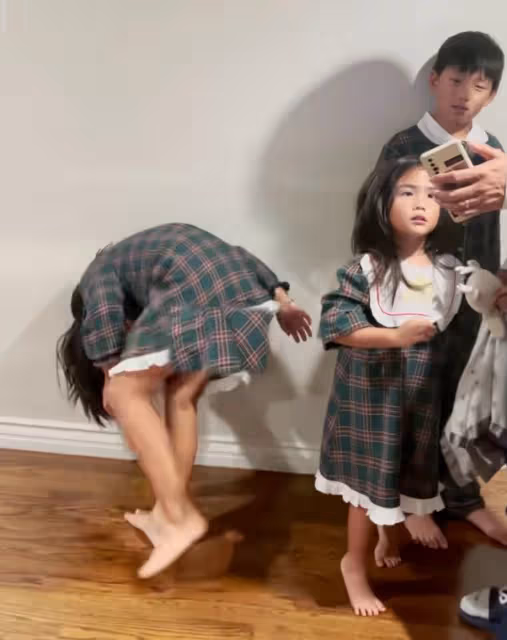 何潔曬老公兒女,刁磊耐心陪娃好有愛,三個寶貝長大了都像媽媽