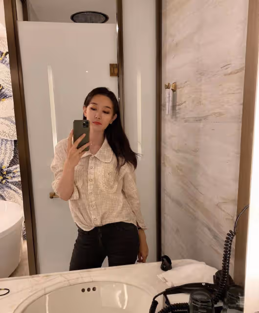 奧運冠軍的私服原來這麼美,孫一文把襯衫穿出圈,小香風挺高級