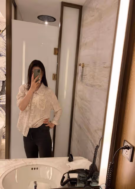 奧運冠軍的私服原來這麼美,孫一文把襯衫穿出圈,小香風挺高級
