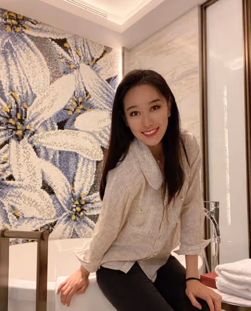 奧運冠軍的私服原來這麼美,孫一文把襯衫穿出圈,小香風挺高級