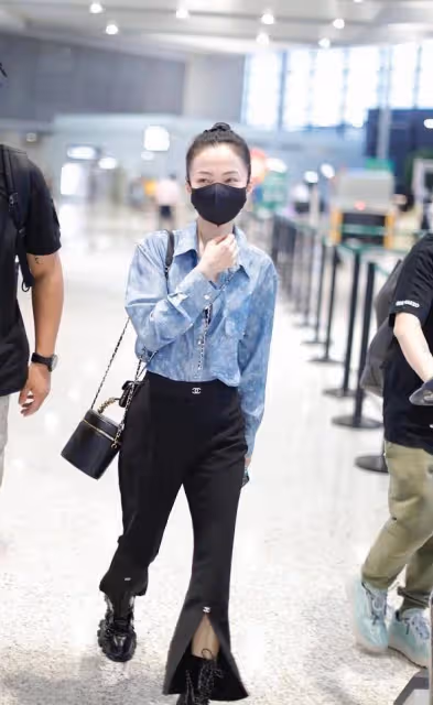 奧運冠軍的私服原來這麼美,孫一文把襯衫穿出圈,小香風挺高級