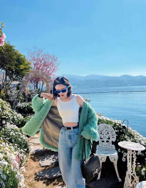 唐藝昕曬出私服look,毛絨外套配小背心好美,青春感十足