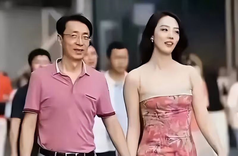 《牽手》已經過去一天了,又到了回答《董小姐》3個問題的時候了