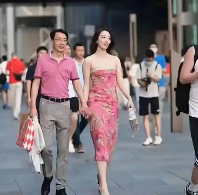 《牽手》已經過去一天了,又到了回答《董小姐》3個問題的時候了