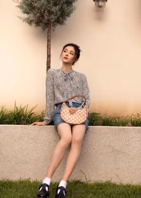 周潔瓊私服穿搭真的撩到我了!短上衣+高腰褲,身材好到沒話說