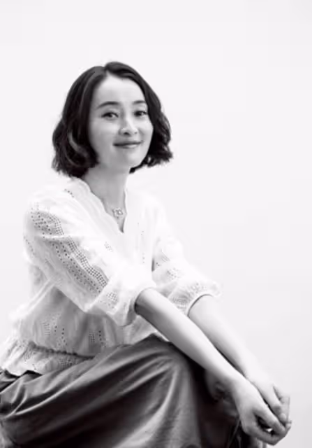 吳越的優雅刻在了骨子裡,素顏抗打私服好看,太適合中年女人借鑑