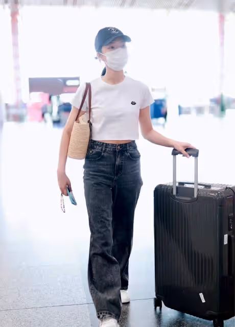 任敏日常私服太小家碧玉了!清新秀氣又接地氣,像極了鄰家小姐姐