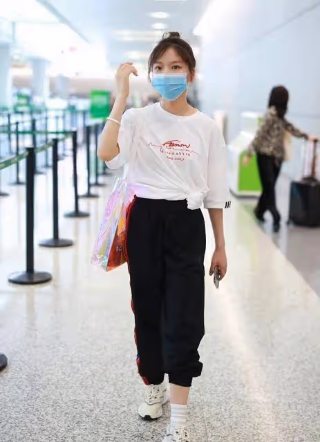 任敏日常私服太小家碧玉了!清新秀氣又接地氣,像極了鄰家小姐姐