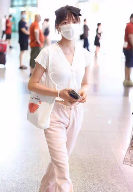 任敏日常私服太小家碧玉了!清新秀氣又接地氣,像極了鄰家小姐姐