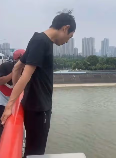 杭州救人外賣小哥走紅,稱配不上英雄「二字」,救人不是為了錢