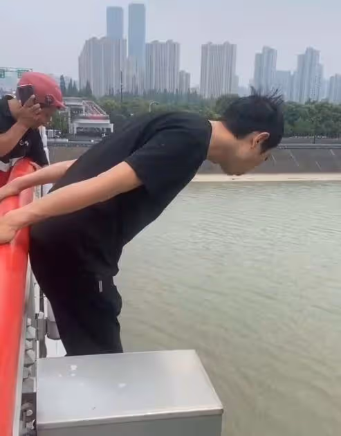 杭州救人外賣小哥走紅,稱配不上英雄「二字」,救人不是為了錢