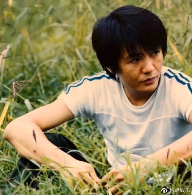 50歲朴樹近況：無兒無女，沒錢沒房，成了要錢不要命的「瘋子」