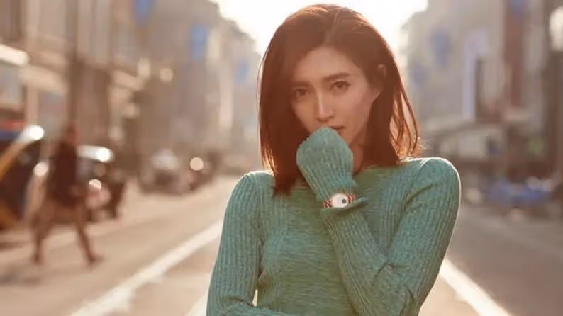 胡歌隱婚生女後，江疏影淚目坦言：最錯誤的決定，就是和胡歌分開