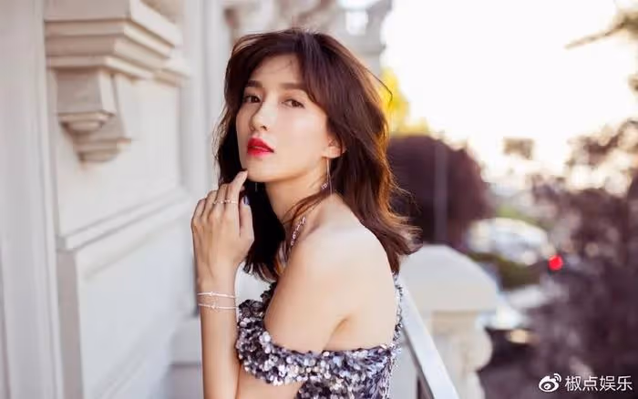 胡歌隱婚生女後，江疏影淚目坦言：最錯誤的決定，就是和胡歌分開